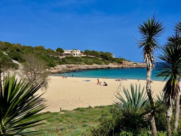 discover this new luxury villa for rent in mallorca southeast with Anderson West