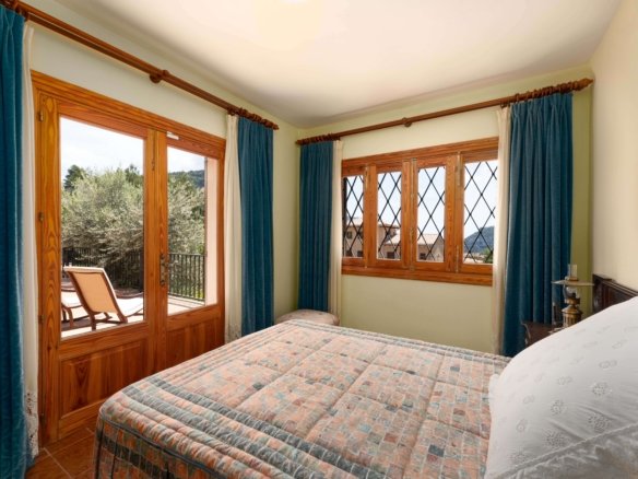 Upstairs terrace with views – property for sale Valldemossa