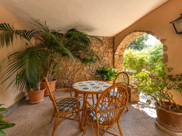 Bedroom with built-in wardrobes in property for sale Valldemossa buy this finca in valldemossa with Anderson West