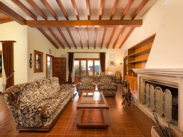 Cozy fireplace in traditional house for sale in Valldemossa