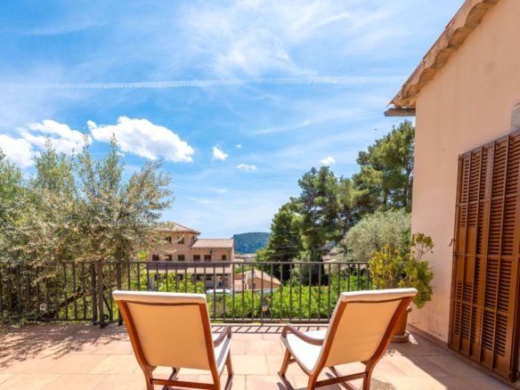 Exterior facade of finca for sale Valldemossa contact Anderson West, your property experts to buy this beautiful home in Valldemossa