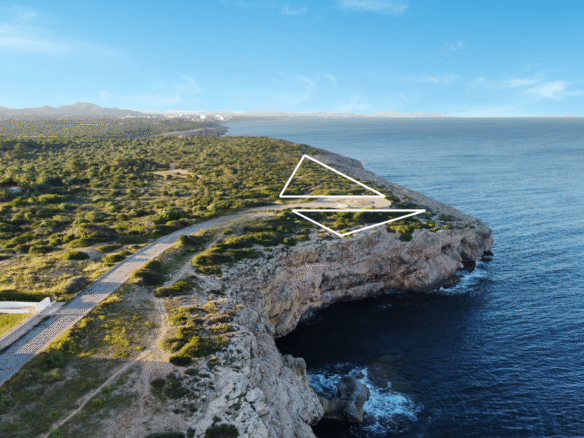 buy building land for sale in portocolom, a fishing village in Mallorca's southeast. Anderson West is your land expert in Mallorca!