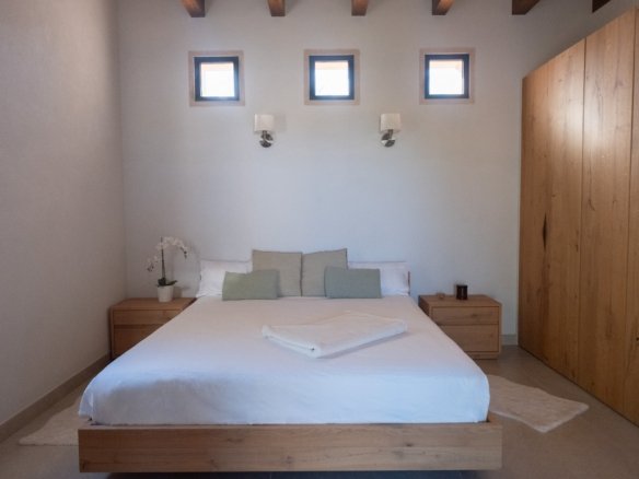 Elegant en-suite bedroom in a long-term rental finca in Mallorca