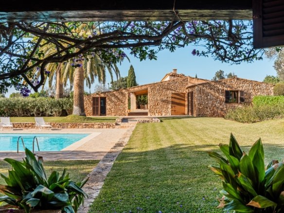 real estate in santanyi