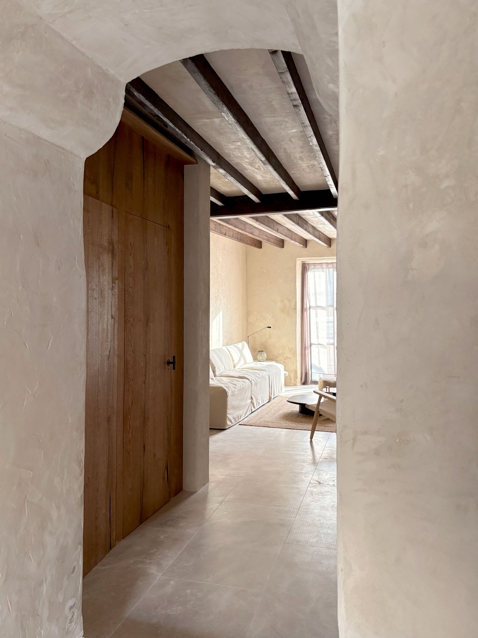 casa-llombards-corridors-01