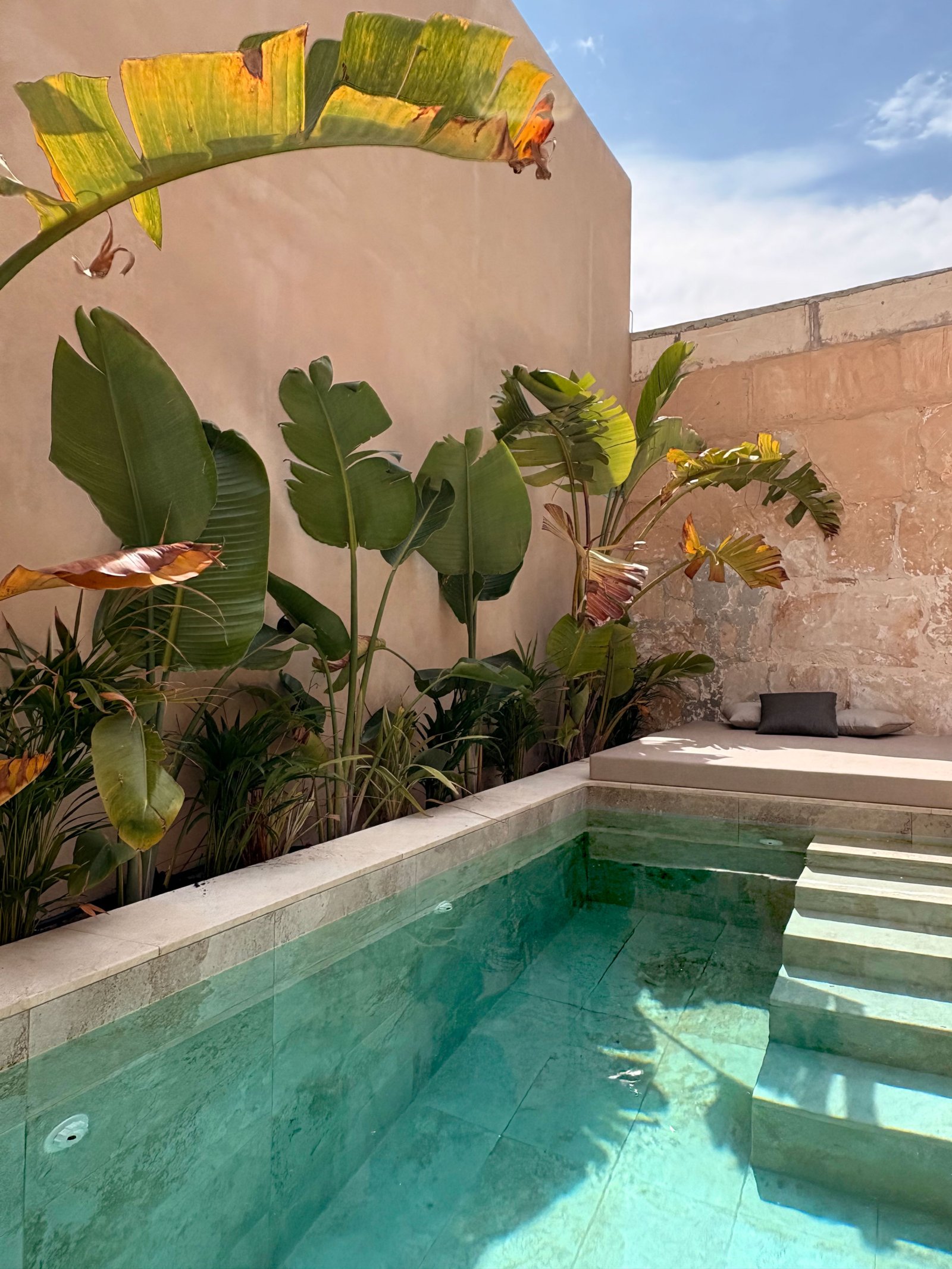 casa-llombards-garden-detail-3