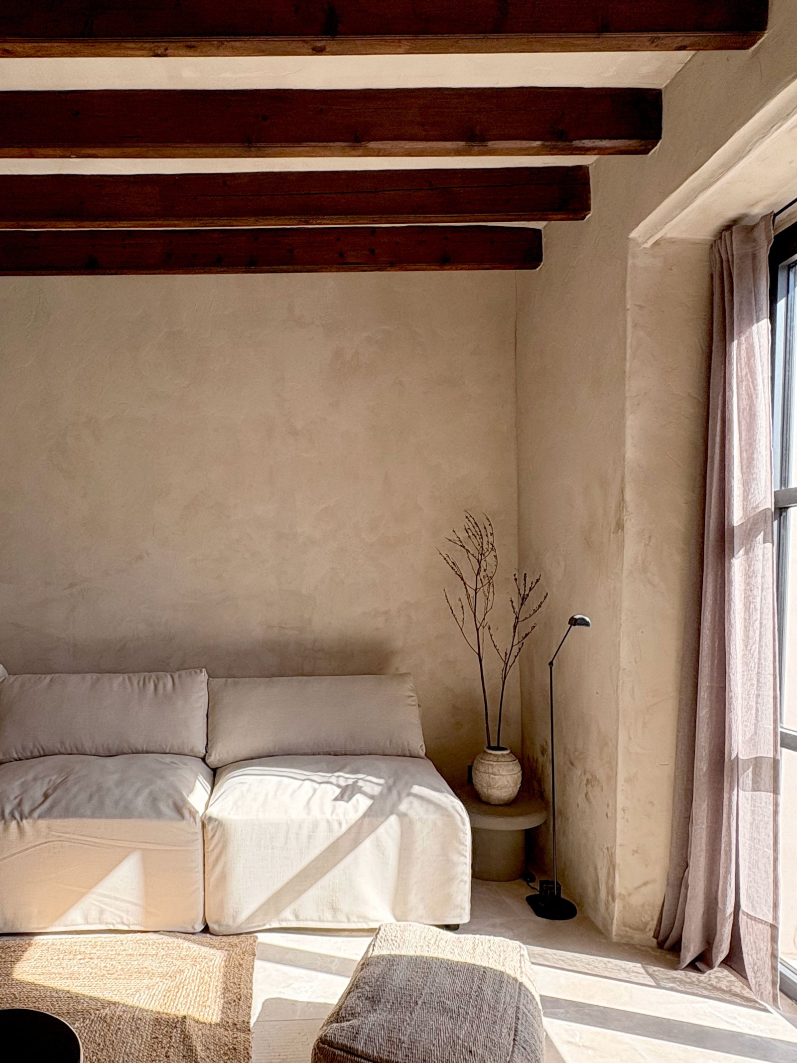 casa-llombards-lounge-detail-4