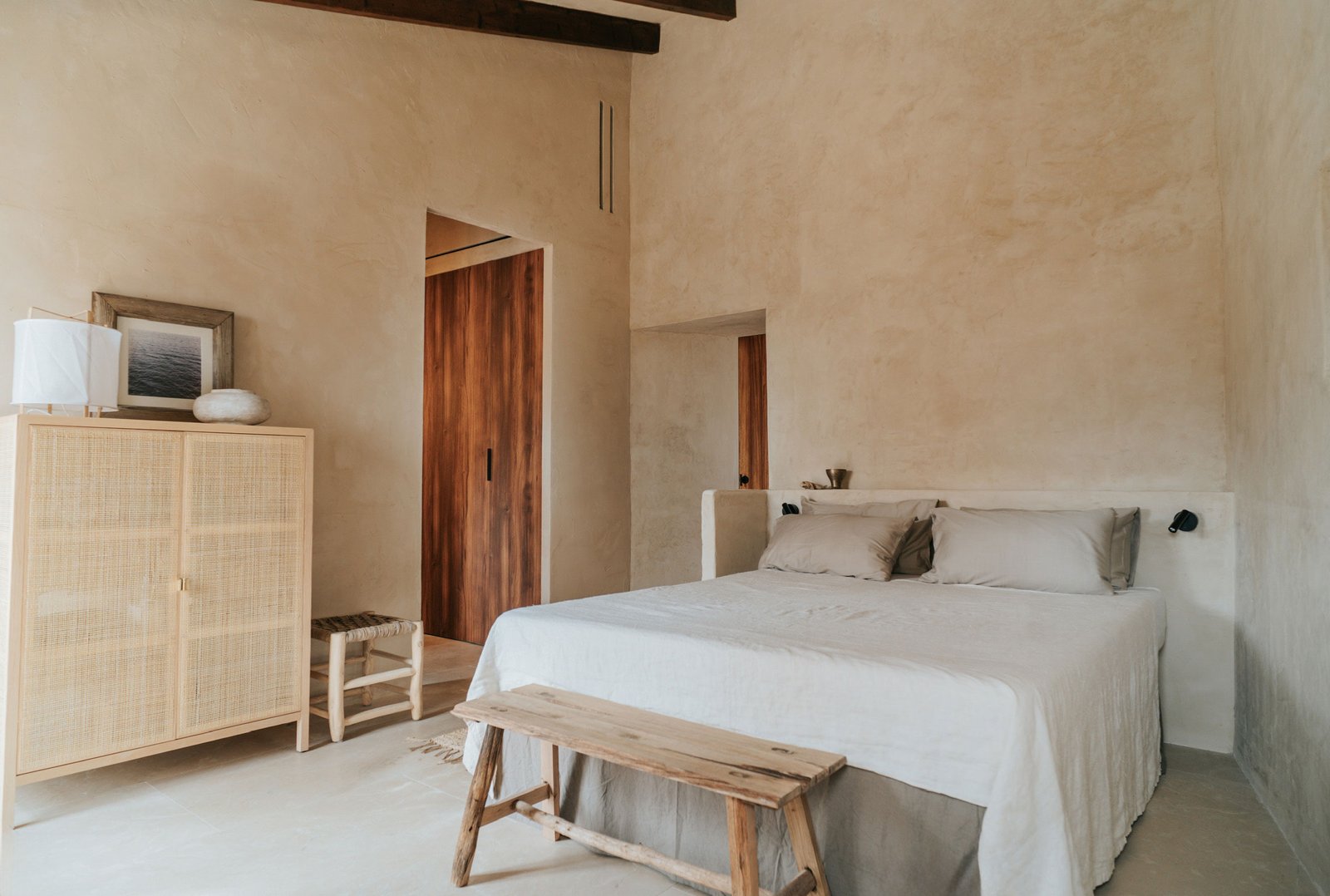 casa-llombards-room01-1