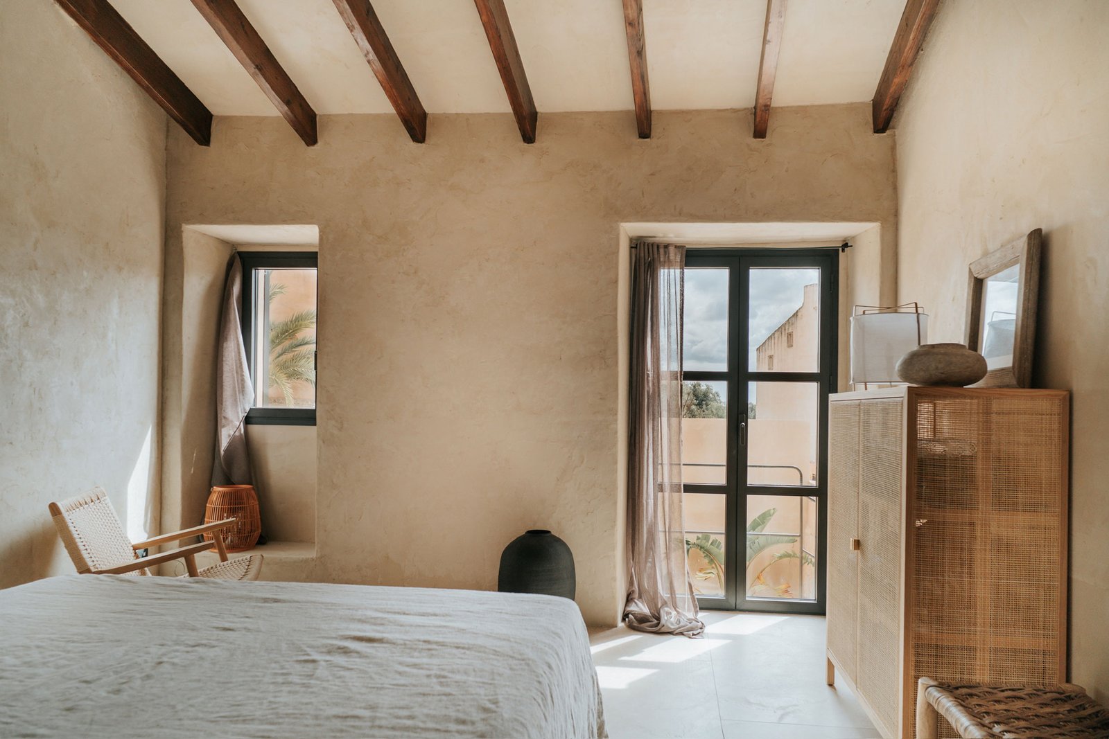 casa-llombards-room01-2