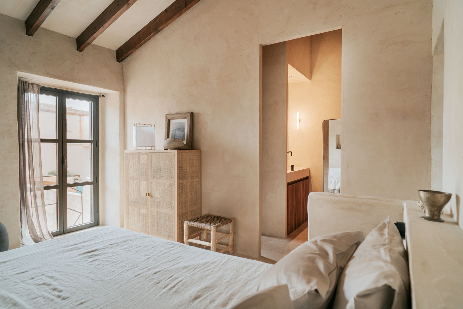 casa-llombards-room01-3