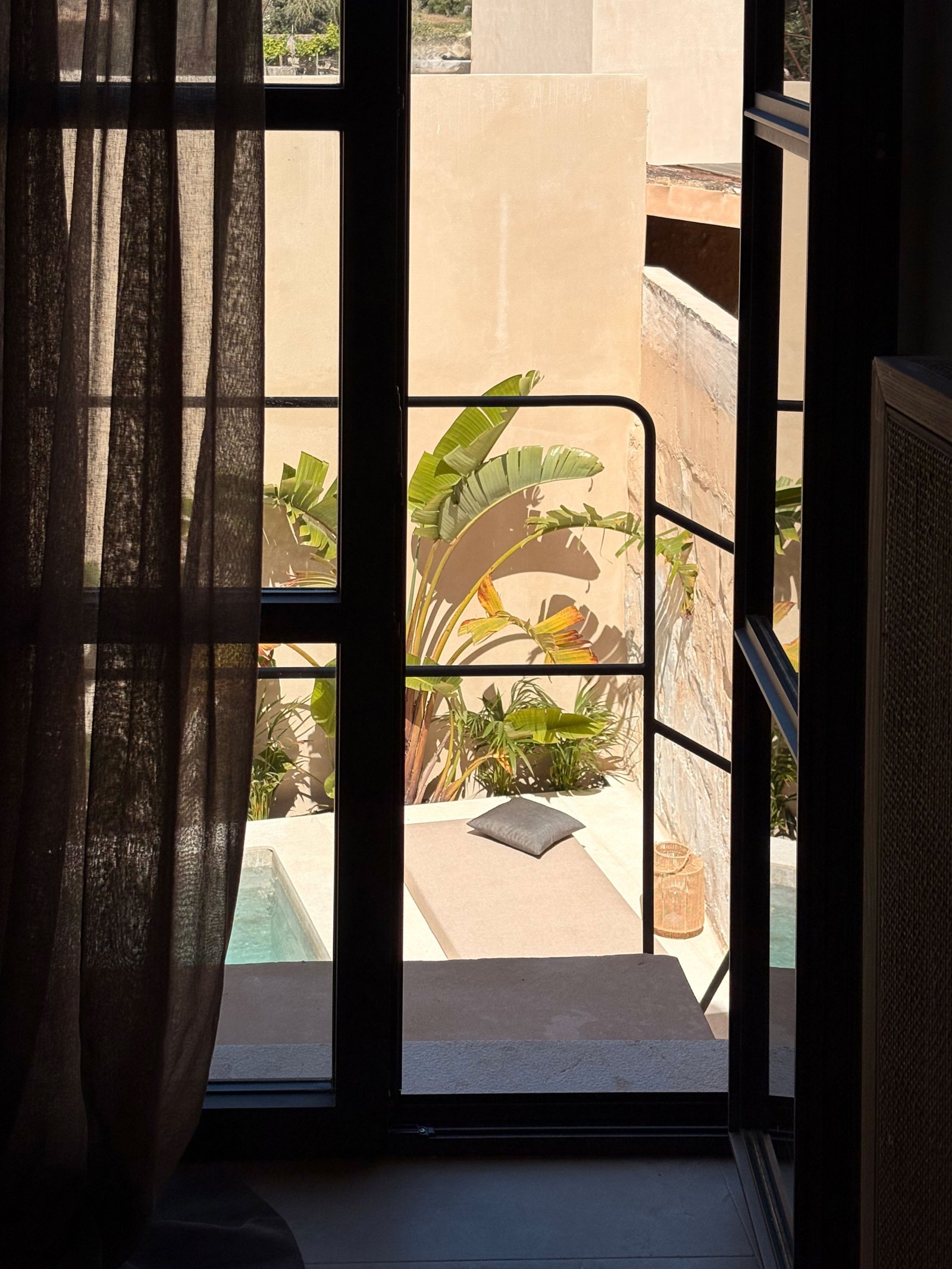 casa-llombards-room01-detail-3