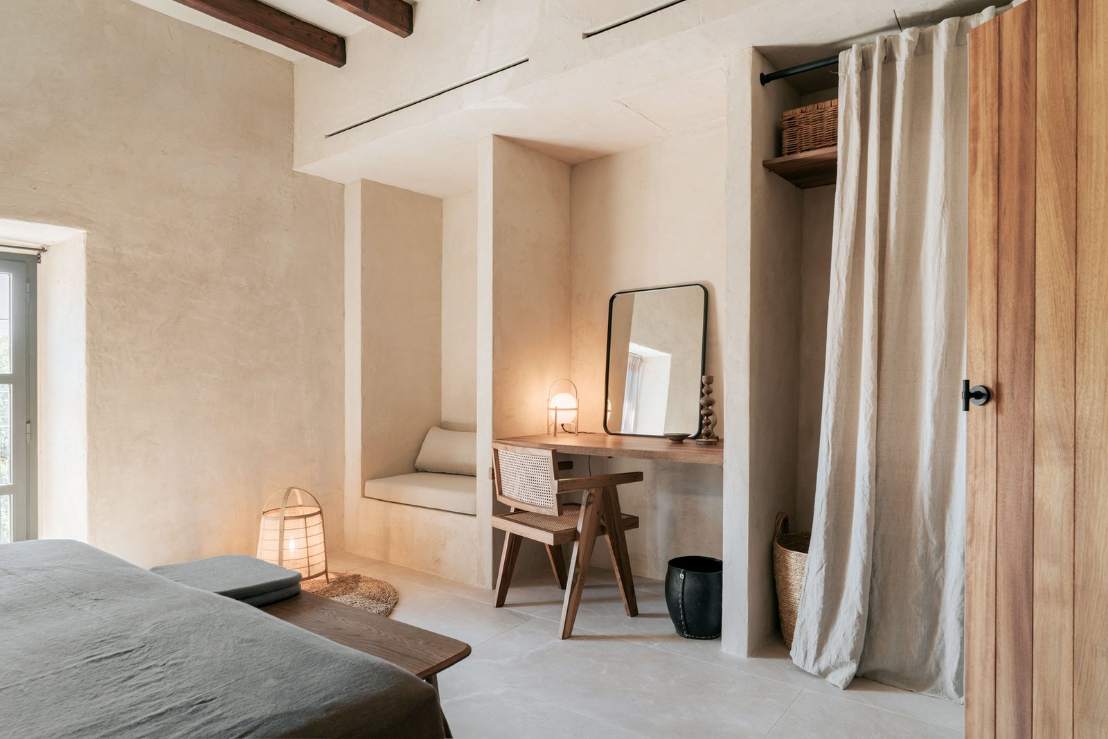 casa-llombards-room02-01