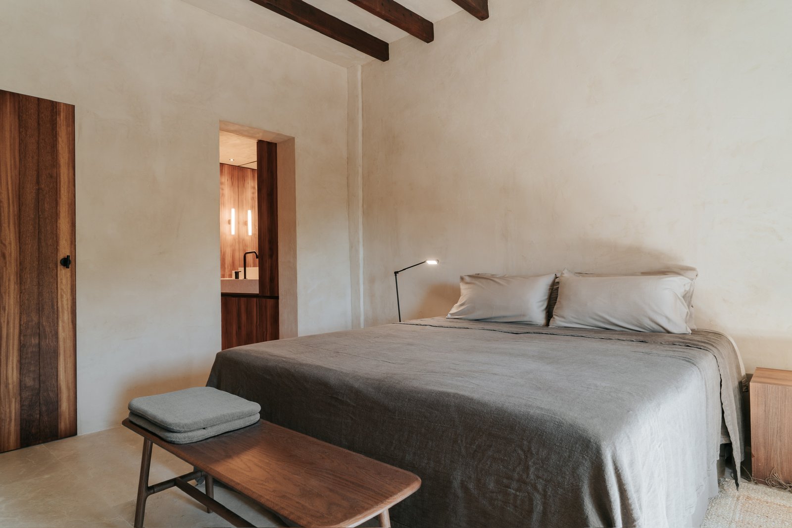 casa-llombards-room02-02