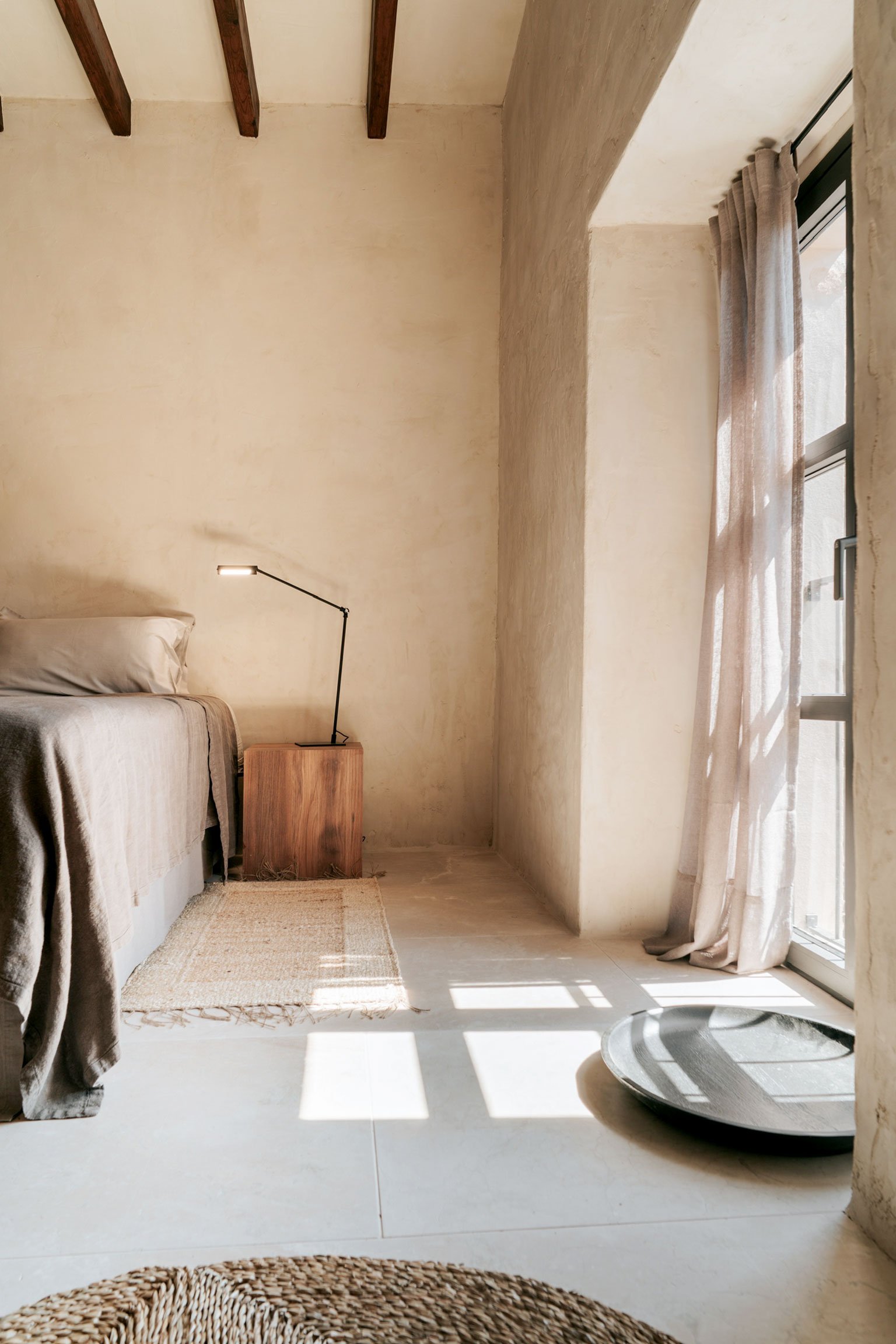 casa-llombards-room02-detail-02