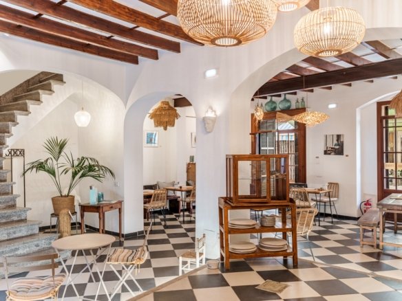 A Café, Two Apartments, One Rare Townhouse Opportunity in Felanitx’s Old Town