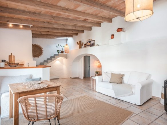A Café, Two Apartments, One Rare Townhouse Opportunity in Felanitx’s Old Town