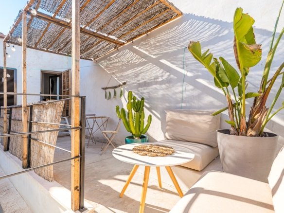 A Café, Two Apartments, One Rare Townhouse Opportunity in Felanitx’s Old Town