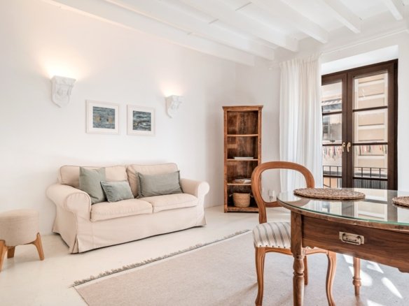 A Café, Two Apartments, One Rare Townhouse Opportunity in Felanitx’s Old Town