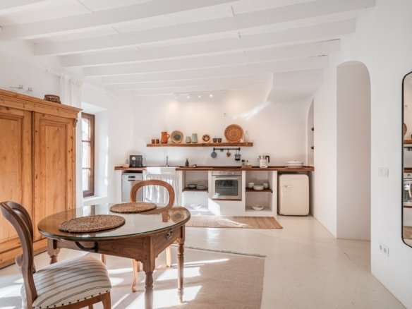 A Café, Two Apartments, One Rare Townhouse Opportunity in Felanitx’s Old Town