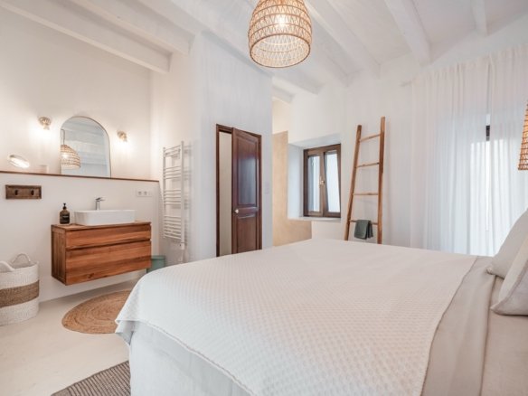 A Café, Two Apartments, One Rare Townhouse Opportunity in Felanitx’s Old Town