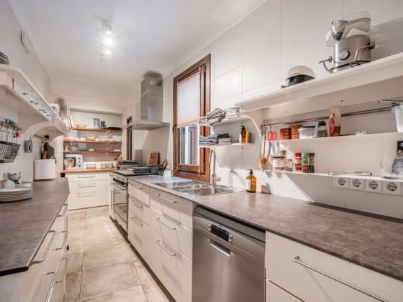A Café, Two Apartments, One Rare Townhouse Opportunity in Felanitx’s Old Town